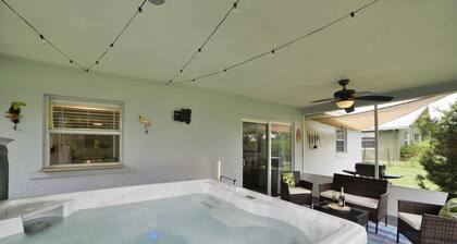 The Purple Palm House - Relaxing 2-bedroom house in Sebring with WiFi & Hot Tub