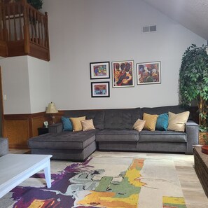 Smart TV, fireplace - Vacation home just 21 minutes from Historic Beale Street and Graceland (Memphis)
