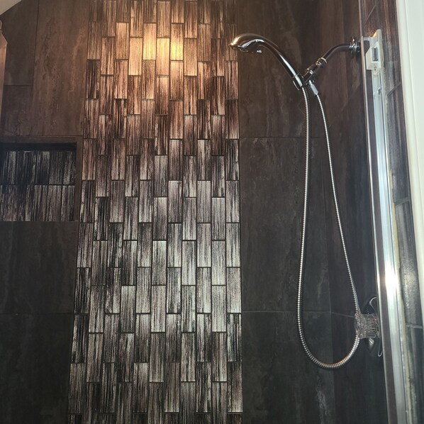 Shower, jetted bath, hair dryer, towels