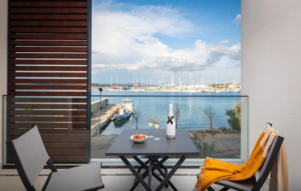 Outdoor dining - Stunning apartment in Betina with WiFi (Betina)