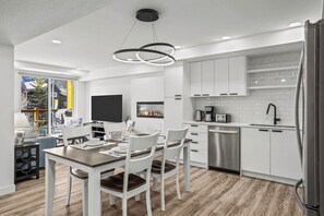 冰箱、微波炉、烤箱、炉灶