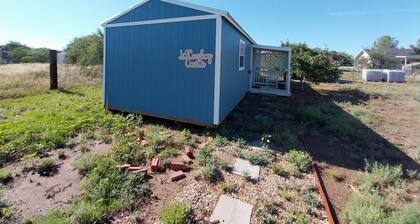 Lil' Cowboy Casita!! Charming cottage in brilliant Benson with AC, WiFi & more!