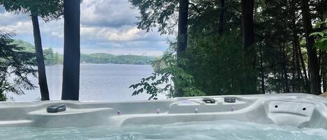 Tina de hidromasaje al aire libre