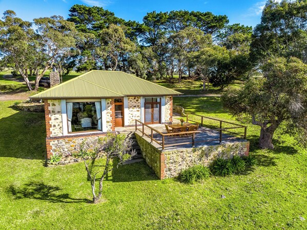 Exterior - Rustic Cottage with amazing views !, Rustic cottage with amazing views over the bay (Encounter Bay)