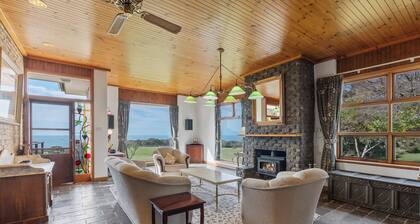 Rustic Cottage with amazing views !, Rustic cottage with amazing views over the bay