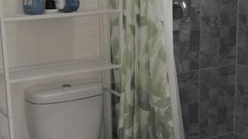 Toalhas de banho, papel higiênico