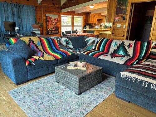 Comfy and Cozy Family Cabin in Sequoia Nat’l Forest in Cal Hot Springs with WiFi