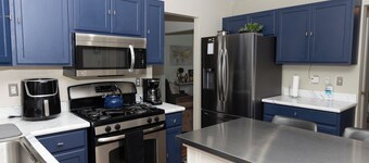 Spacious 5-bedroom house with WiFi, AC in charming Winslow Township