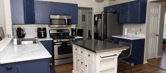 Spacious 5-bedroom house with WiFi, AC in charming Winslow Township