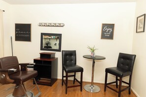 Interior - Spacious 5-bedroom house with WiFi, AC in charming Winslow Township (Winslow Township)