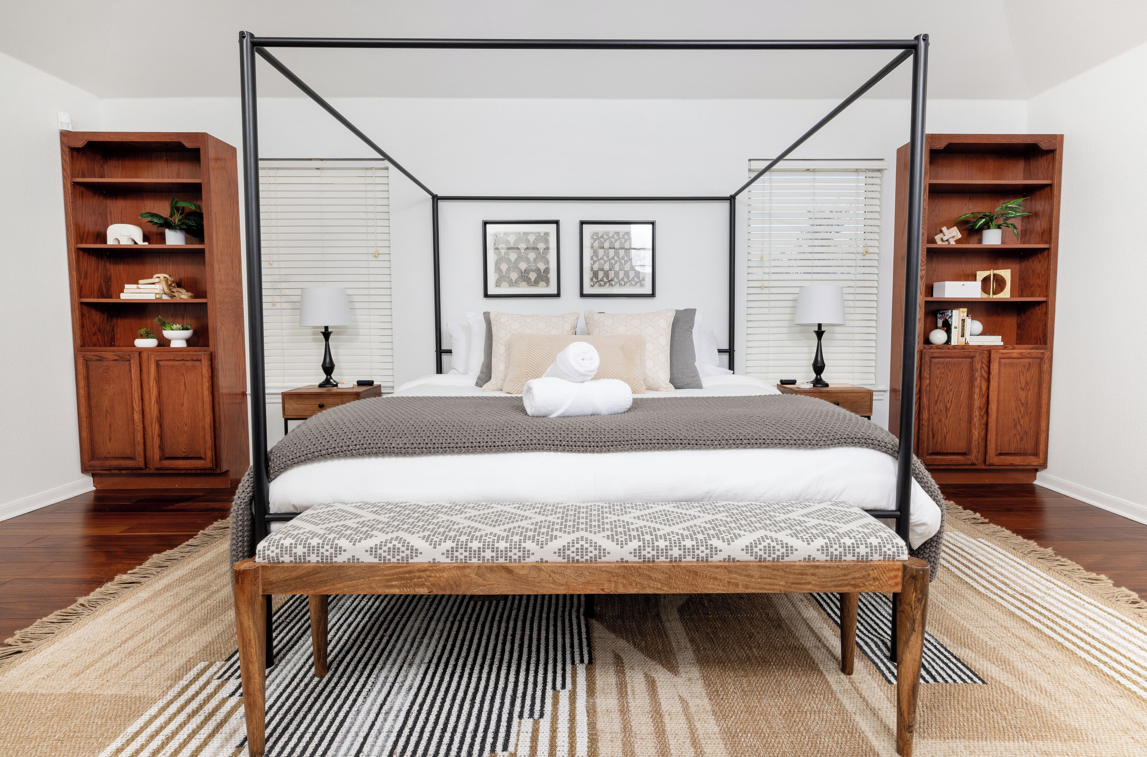 5 soveværelser, skrivebord, strygejern/strygebræt, weekendseng