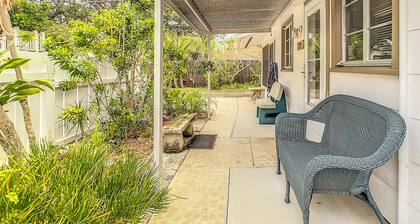 Cozy Home Next to Venice Island w/ Private Hot Tub and Pet Friendly