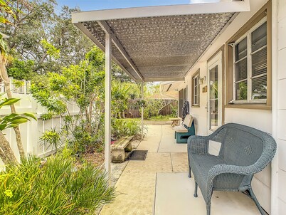 Cozy Home Next to Venice Island w/ Private Hot Tub and Pet Friendly