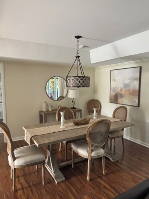 Dining - Resort - Style Condo in Naples, Florida (Naples)