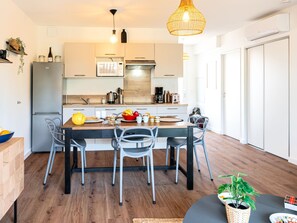 Fridge, dishwasher, cookware/dishes/utensils