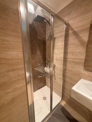 Shower, hair dryer, towels - Three cities Malta 1 (Cospicua)