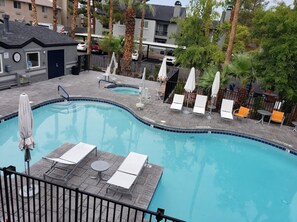 Outdoor pool - WORLDMARK SPENCER STREET - TWO BED TWO BATH CONDO WITH ROLL-IN SHOWER AND POOL (Las Vegas)