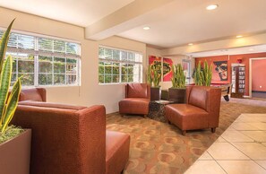 Interior - WORLDMARK SPENCER STREET - TWO BED TWO BATH CONDO WITH ROLL-IN SHOWER AND POOL (Las Vegas)