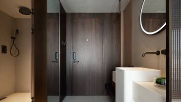 Blackout curtains, iron/ironing board, free WiFi