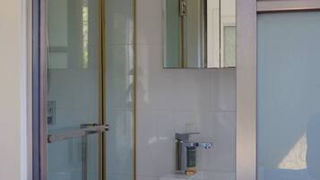 Toallas, jabón, papel higiénico