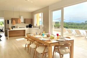 Family Chalet | Tempat makan