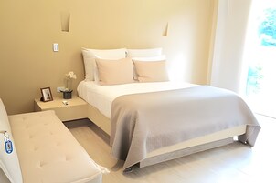 4 habitaciones, escritorio y espacio para trabajar con laptop 