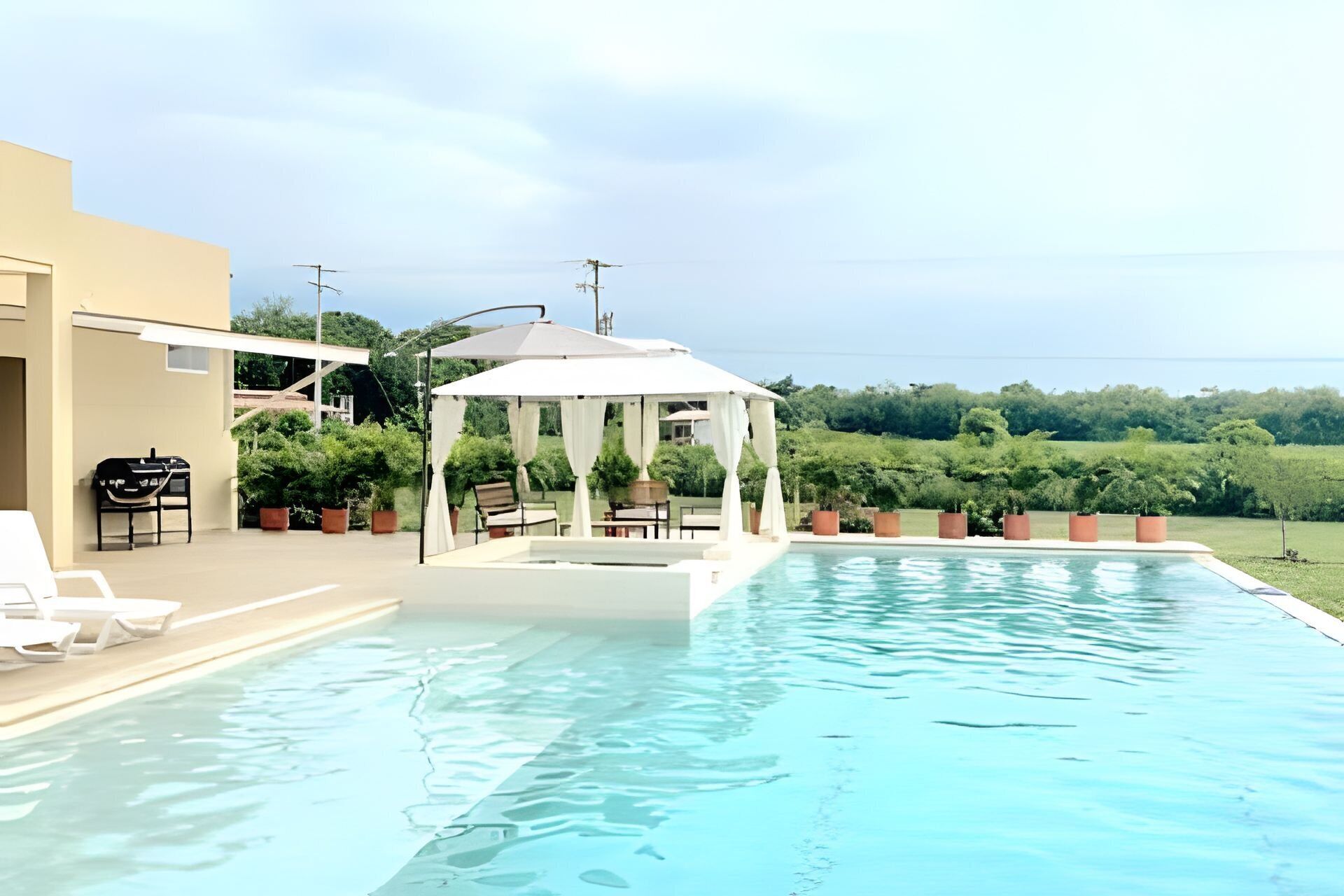 Chalet Familial | Piscine | Piscine extérieure, chaises longues