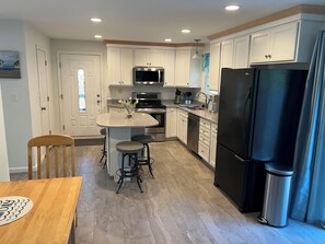 Fridge, oven, stovetop, dishwasher - Charming 2-bedroom house in North Truro with WiFi and AC close to area beaches (Truro)
