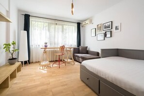 1 bedroom, WiFi, bed sheets - Jazzy Studio in the Heart of Bucharest (București)