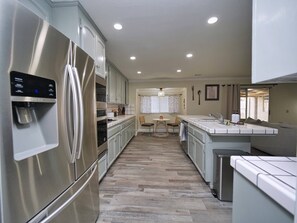 Fridge, microwave, oven, stovetop - Cozy Family Retreat: Coffee Bar, Game Room and Pet Friendly (Lodi)