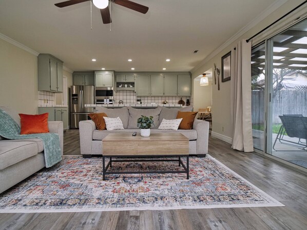 Smart TV - Cozy Family Retreat: Coffee Bar, Game Room and Pet Friendly (Lodi)