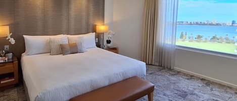 Desk, laptop workspace, iron/ironing board, free WiFi