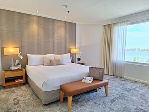 Svíta - 1 stórt tvíbreitt rúm | Skrifborð, vinnuaðstaða fyrir fartölvur, straujárn/strauborð