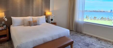 Suite, 1 letto king | 1 camera, una scrivania, postazione laptop, ferro/asse da stiro