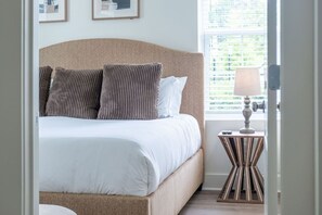 Iron/ironing board, WiFi (free), bed sheets