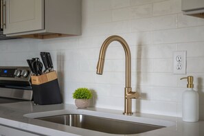 Coffee/tea maker, fridge, microwave, oven
