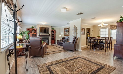 Quiet, cozy and comfortable 3BR home on cul-de-sac close to downtown Boerne, TX