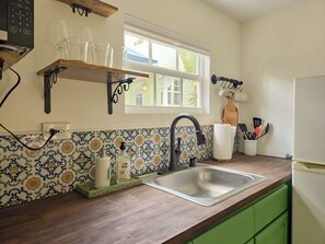 Private kitchen - Casa del Sol. Pet friendly guest house! (West Palm Beach)