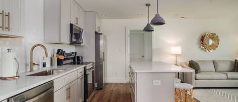 Coffee/tea maker, fridge, microwave, oven