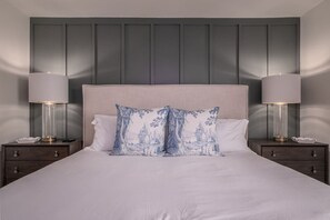 Iron/ironing board, travel crib, WiFi, bed sheets