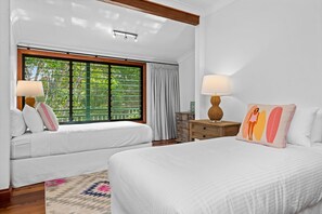5 bedrooms, desk, iron/ironing board, travel cot