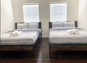 3 bedrooms, desk, iron/ironing board, free WiFi