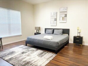 3 habitaciones, escritorio, tabla de planchar con plancha y wifi gratis 