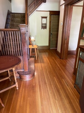 Interior - Large, comfortable, private three bedroom home in South Parkdale, Toronto! (Toronto)
