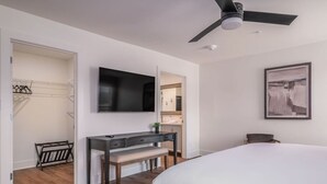 Iron/ironing board, WiFi, bed sheets - Luxury Penthouse in Entertainment District (Trussville)