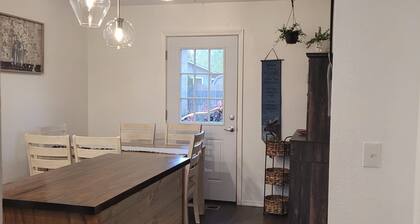 Cozy 2-bedroom townhome in quiet neighborhood!No pets!New kitchen!Fresh painting