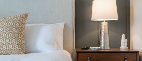 Iron/ironing board, travel cot, WiFi, bed sheets