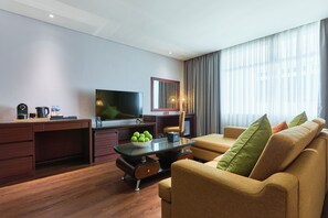 Kin Suite City View | Premium bedding, minibar, in-room safe, desk - Kin Hotel Thi Sach (Ho Chi Minh City)