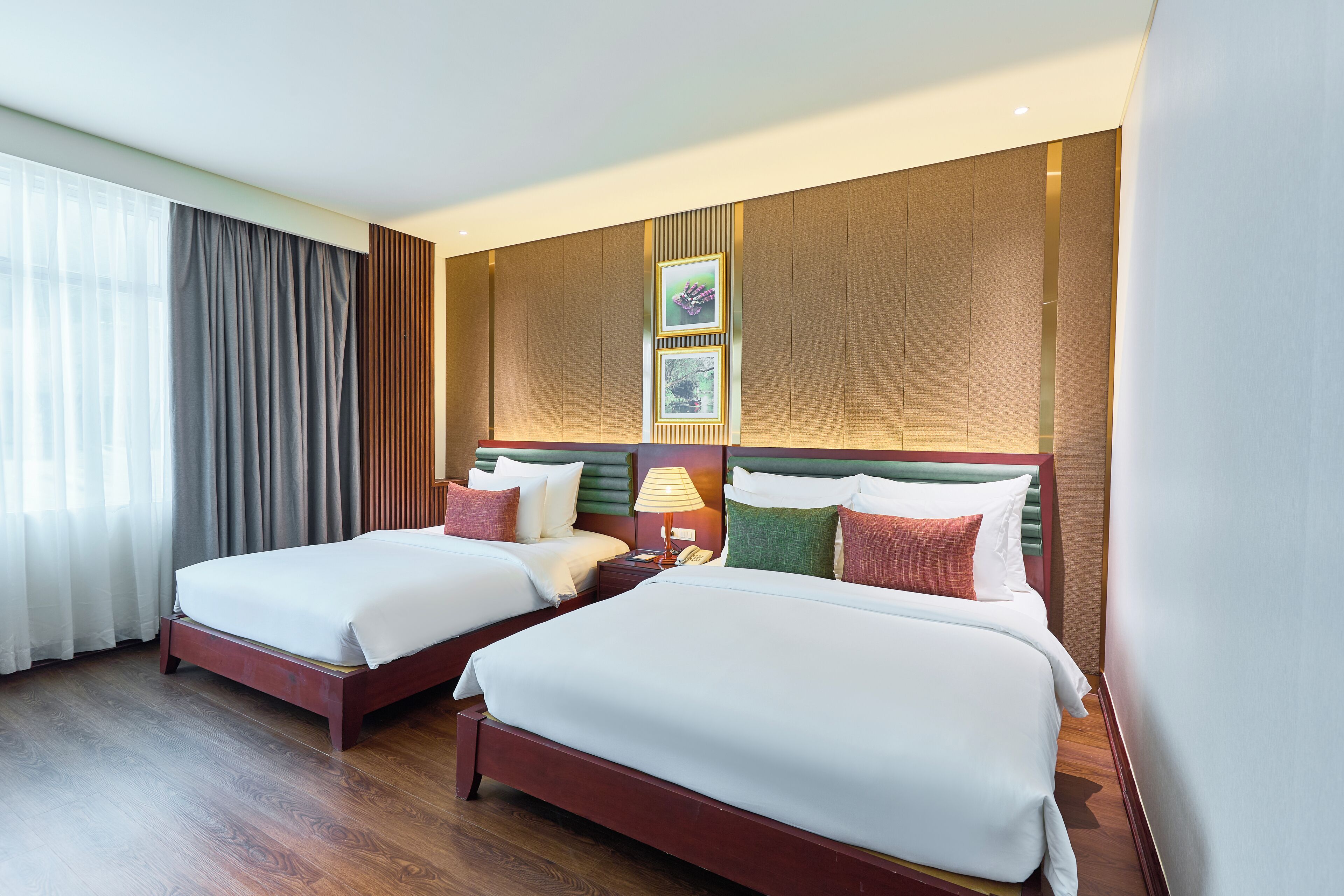 Ropa de cama de alta calidad y minibar 