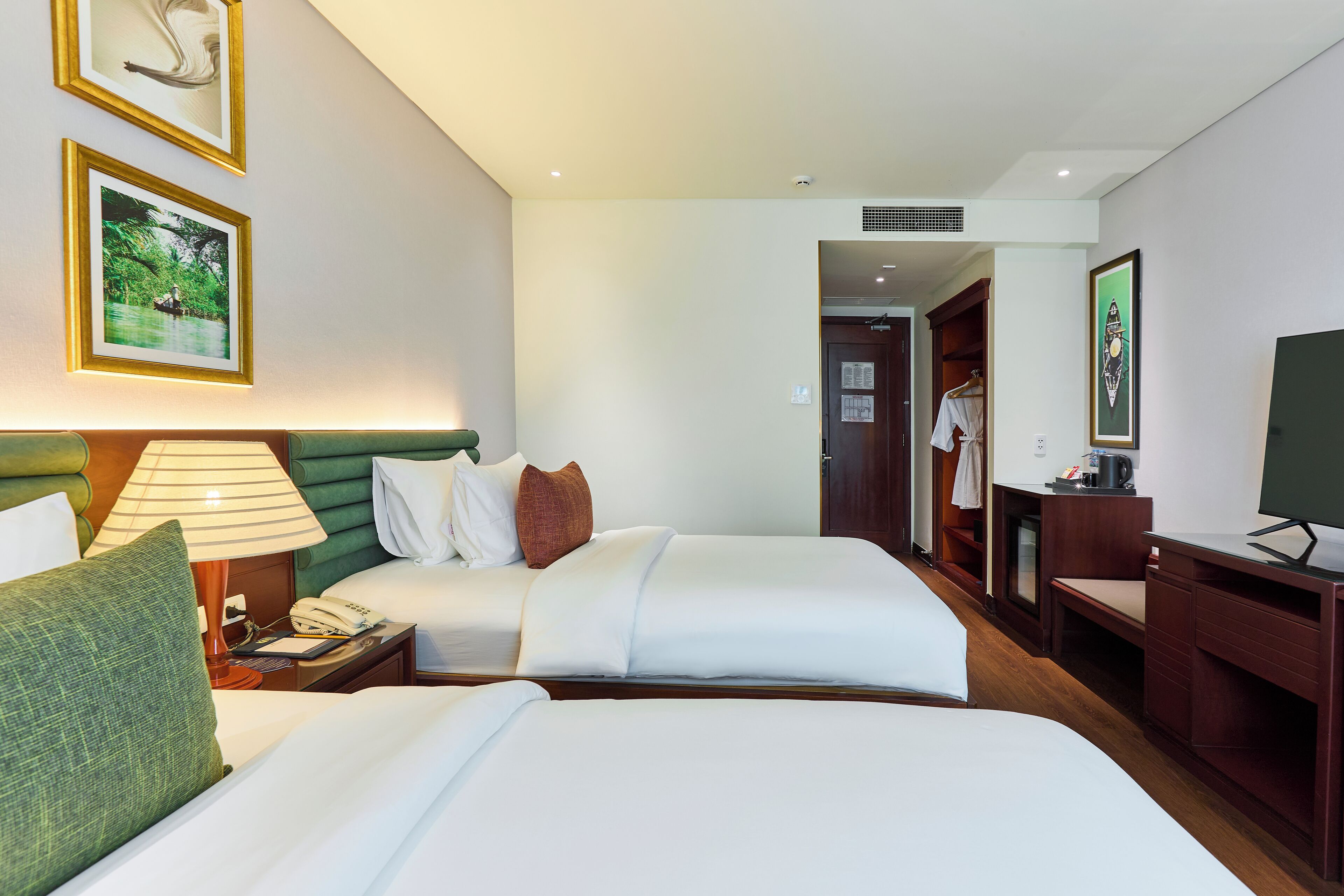 Ropa de cama de alta calidad y minibar 